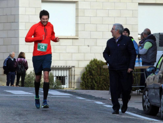 Este domingo se ha celebrado la segunda edición de la carrera Los Arcos-Viana, donde Eric Soria ha conquistado los 21 kilómetros bajando dos minutos la marca de la primera edición