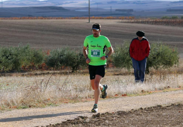 Este domingo se ha celebrado la segunda edición de la carrera Los Arcos-Viana, donde Eric Soria ha conquistado los 21 kilómetros bajando dos minutos la marca de la primera edición