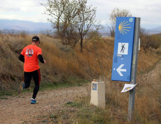 Este domingo se ha celebrado la segunda edición de la carrera Los Arcos-Viana, donde Eric Soria ha conquistado los 21 kilómetros bajando dos minutos la marca de la primera edición