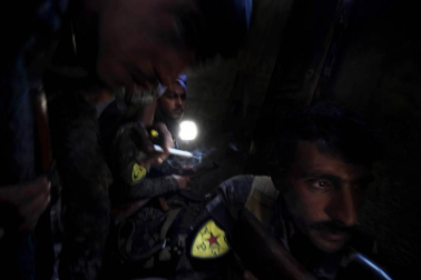 El fotógrafo 'freelance' Ricardo García Vilanova expone en Baluarte medio centenar de fotografías sobre el inicio del conflicto en Siria, en 2011, cómo ha evolucionado y su expansión a Irak y Libia. Primeros planos para intentar no sentirlos lejos.
