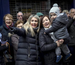 Imágenes del recorrido de los gigantes y cabezudos de Pamplona por San Saturnino