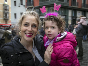 Imágenes del recorrido de los gigantes y cabezudos de Pamplona por San Saturnino