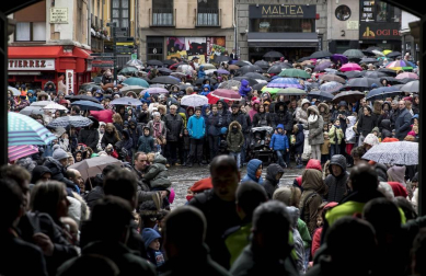 Imágenes del recorrido de los gigantes y cabezudos de Pamplona por San Saturnino