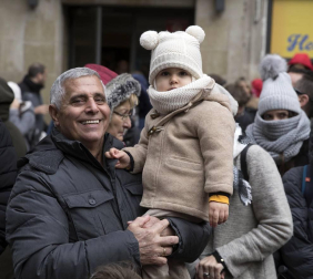 Imágenes del recorrido de los gigantes y cabezudos de Pamplona por San Saturnino
