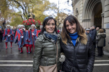 Imágenes del recorrido de los gigantes y cabezudos de Pamplona por San Saturnino