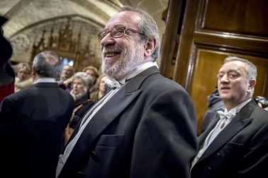 Imágenes del recorrido de los gigantes y cabezudos de Pamplona por San Saturnino