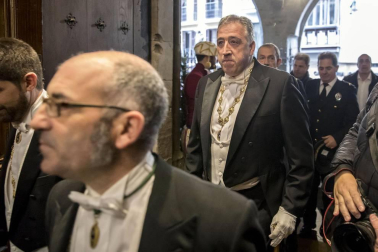 Imágenes del recorrido de los gigantes y cabezudos de Pamplona por San Saturnino