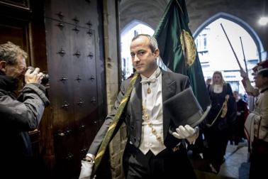 Imágenes del recorrido de los gigantes y cabezudos de Pamplona por San Saturnino