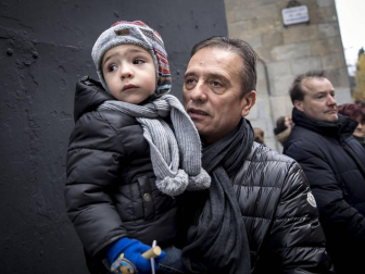 Imágenes del recorrido de los gigantes y cabezudos de Pamplona por San Saturnino
