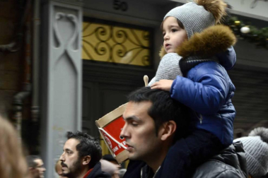 Imágenes del recorrido de los gigantes y cabezudos de Pamplona por San Saturnino