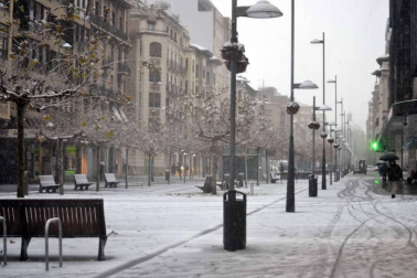 La nieve ha llegado con el mes de diciembre a Pamplona.