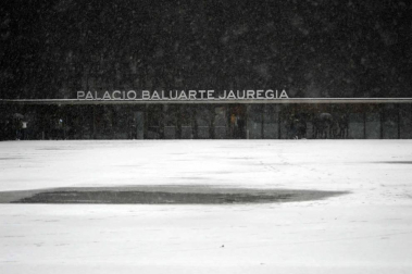 La nieve ha llegado con el mes de diciembre a Pamplona.