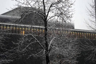 La nieve ha llegado con el mes de diciembre a Pamplona.