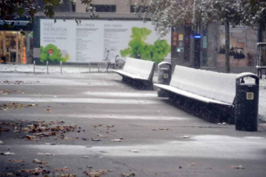 La nieve ha llegado con el mes de diciembre a Pamplona.