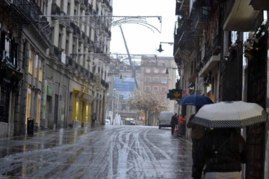La nieve ha llegado con el mes de diciembre a Pamplona.