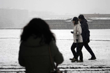 La nieve ha llegado con el mes de diciembre a Pamplona.