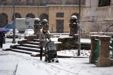 La nieve ha llegado con el mes de diciembre a Pamplona.
