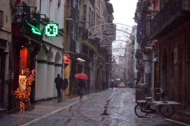 La nieve ha llegado con el mes de diciembre a Pamplona.