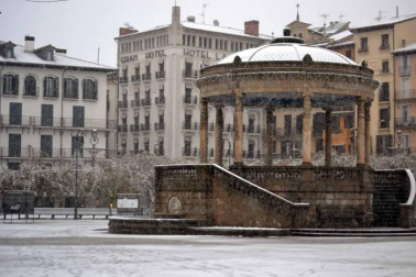 La nieve ha llegado con el mes de diciembre a Pamplona.