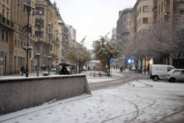 La nieve ha llegado con el mes de diciembre a Pamplona.