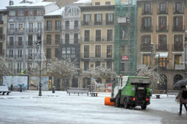 La nieve ha llegado con el mes de diciembre a Pamplona.