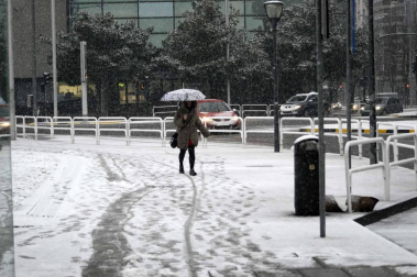 La nieve ha llegado con el mes de diciembre a Pamplona.