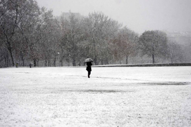 La nieve ha llegado con el mes de diciembre a Pamplona.
