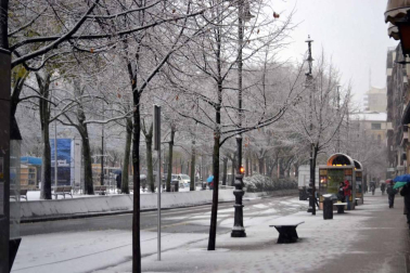 La nieve ha llegado con el mes de diciembre a Pamplona.