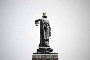 La nieve ha llegado con el mes de diciembre a Pamplona.