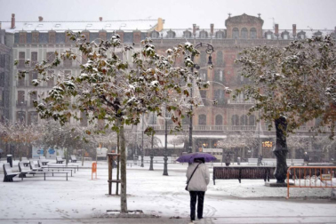 La nieve ha llegado con el mes de diciembre a Pamplona.