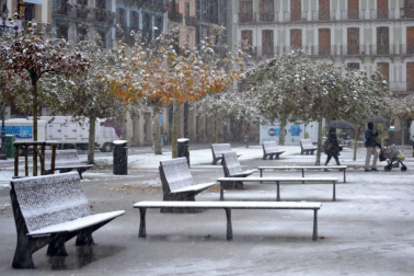 La nieve ha llegado con el mes de diciembre a Pamplona.