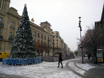 La nieve ha llegado con el mes de diciembre a Pamplona.