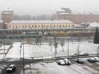 La nieve ha llegado con el mes de diciembre a Pamplona.