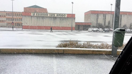La nieve ha llegado con el mes de diciembre a Pamplona.