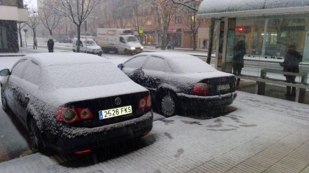 La nieve ha llegado con el mes de diciembre a Pamplona.