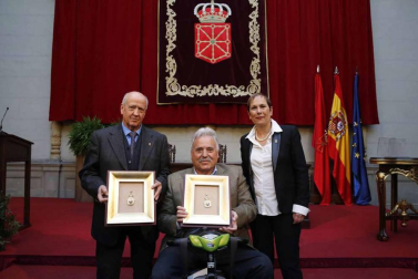 Fotos del acto institucional en el Día de la Comunidad Foral en homenaje a título póstumo a los artífices de nuestra bandera.