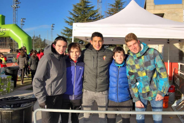 El domingo 3 de diciembre tuvo lugar la vigésimo sexta edición del Cross Hiru Herri, que reunió en Burlada a seiscientos atletas pertenecientes a distintas categorías, desde las edades sub 10; sub 14; sub 16; sub 18; hasta el Cross Popular o el Campeonato Navarro Absoluto y por equipos mixtos.