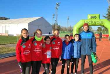 El domingo 3 de diciembre tuvo lugar la vigésimo sexta edición del Cross Hiru Herri, que reunió en Burlada a seiscientos atletas pertenecientes a distintas categorías, desde las edades sub 10; sub 14; sub 16; sub 18; hasta el Cross Popular o el Campeonato Navarro Absoluto y por equipos mixtos.