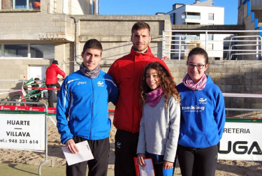El domingo 3 de diciembre tuvo lugar la vigésimo sexta edición del Cross Hiru Herri, que reunió en Burlada a seiscientos atletas pertenecientes a distintas categorías, desde las edades sub 10; sub 14; sub 16; sub 18; hasta el Cross Popular o el Campeonato Navarro Absoluto y por equipos mixtos.