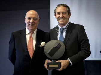 Acto de entrega de premios a la Trayectoria Empresarial a Juan María Antoñana; la empresa Tenerías Omega recibió el premio a la Internacionalización e Industrias San Isidro, el premio a la Innovación.