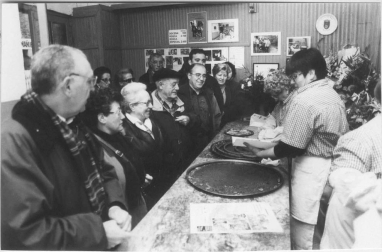 La churrería La Mañueta cumple 145 años. Repasamos sus fotos históricas.