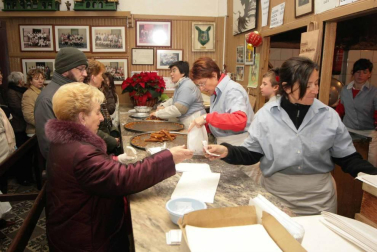 La churrería La Mañueta cumple 145 años. Repasamos sus fotos históricas.