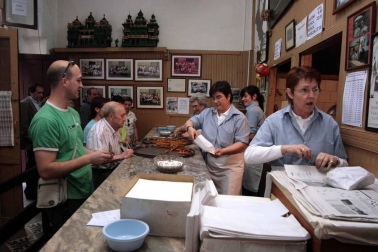 La churrería La Mañueta cumple 145 años. Repasamos sus fotos históricas.