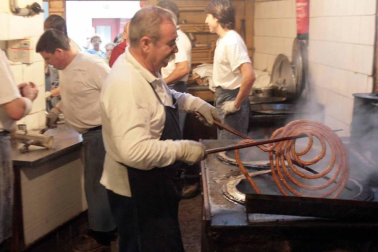 La churrería La Mañueta cumple 145 años. Repasamos sus fotos históricas.