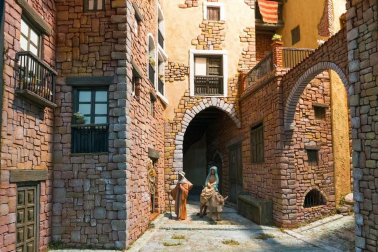 Once dioramas y dos grandes belenes integran la exposición de la Asociación de Belenistas Santa Ana de la capital ribera que ayer abrió sus puertas. Un montaje navideño de un pueblo costero es la “sorpresa” de la 23 edición de esta tradicional muestra