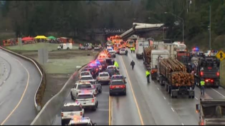 Descarrila un tren y cae sobre una autopista cerca de Seattle