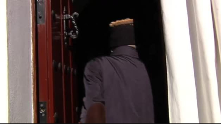 Ofrecen una vivienda a un hombre que lleva 15 años mendigando por las calles de Sevilla