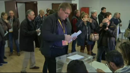 Primeras votaciones en una jornada histórica en Cataluña