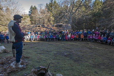 Galería de fotos del Olentzero en el refugio de Larraiza (sierra de Urbasa), Estella y San Adrián.