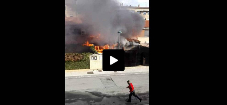 Un incendio afecta a varios chalets en Tafalla